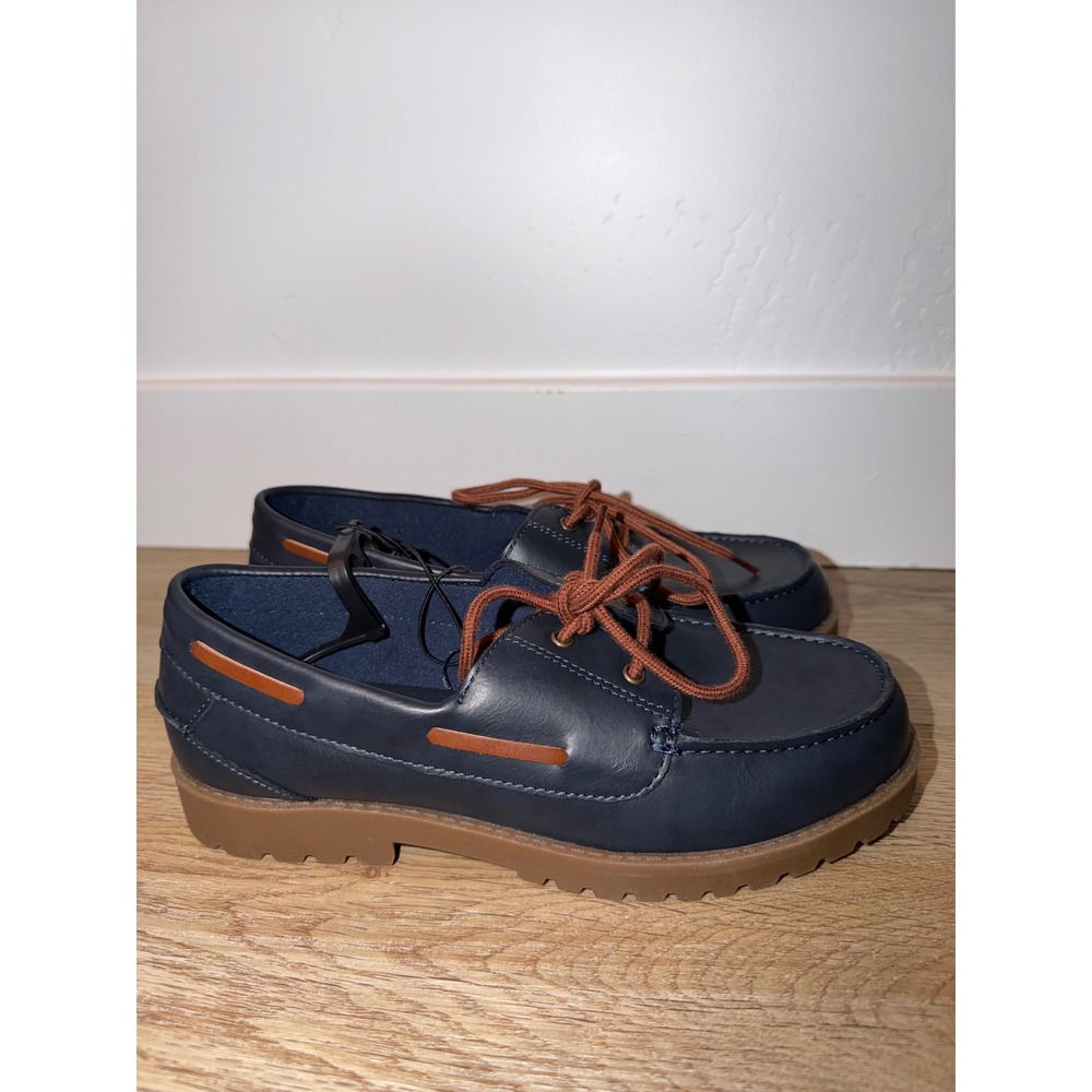 Boy lace up boat shoes size 4